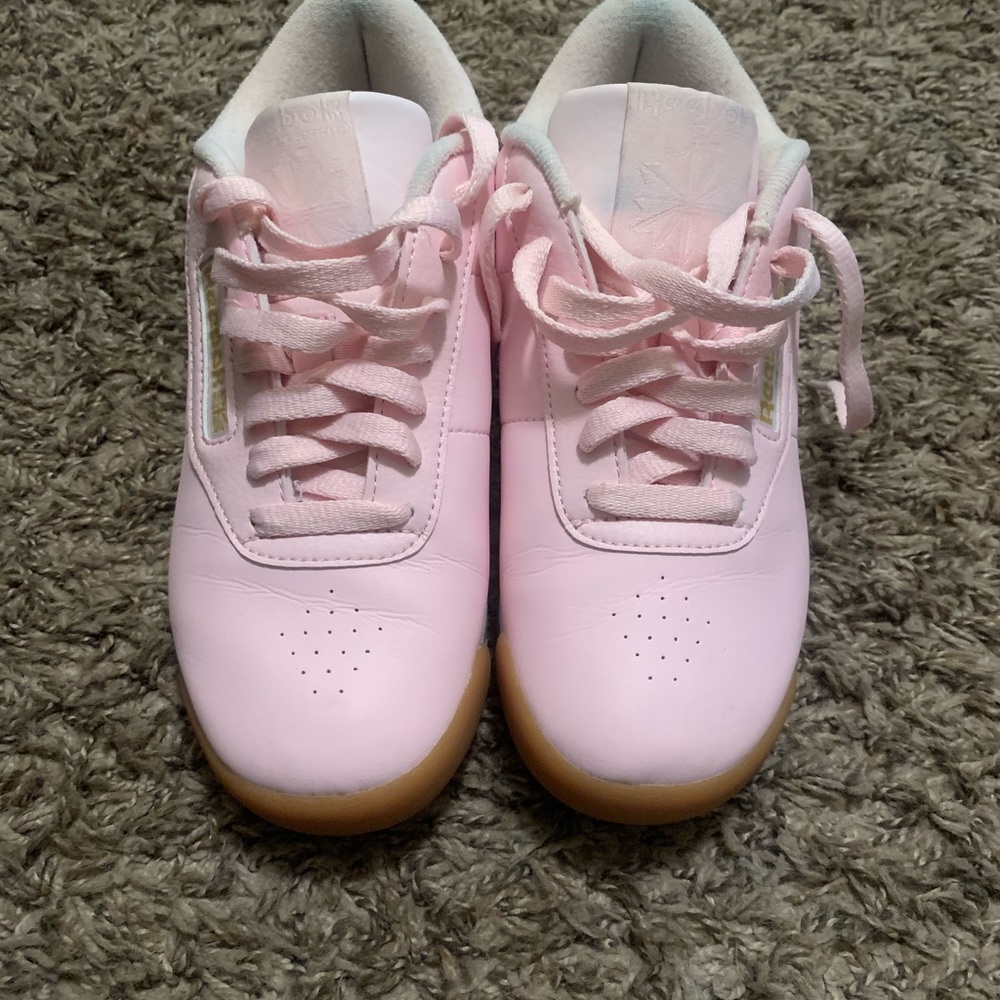 Women’s sz6 Reebok Classics